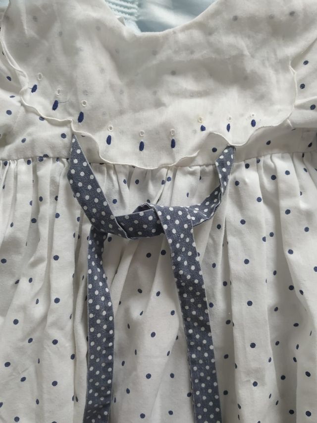 VESTIDO DE NIÑA DE 12 MESES CÓMO NUEVO