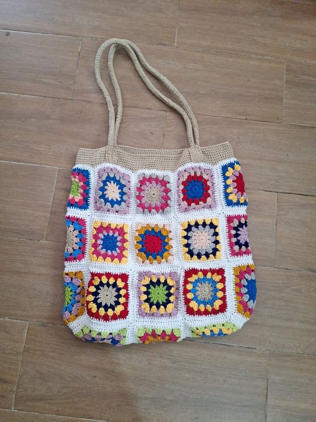 Bolso de ganchillo hecho a mano