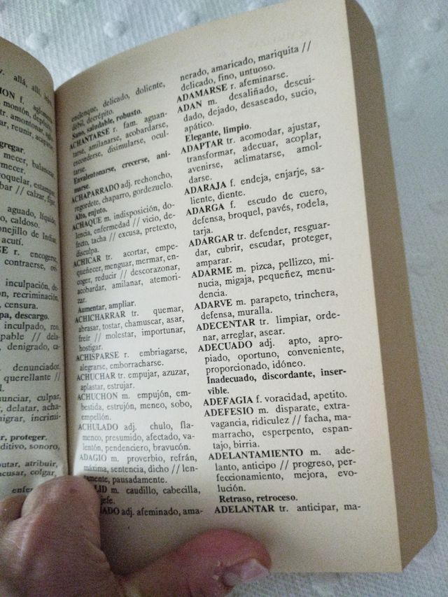 Diccionario de sinónimos y antónimos