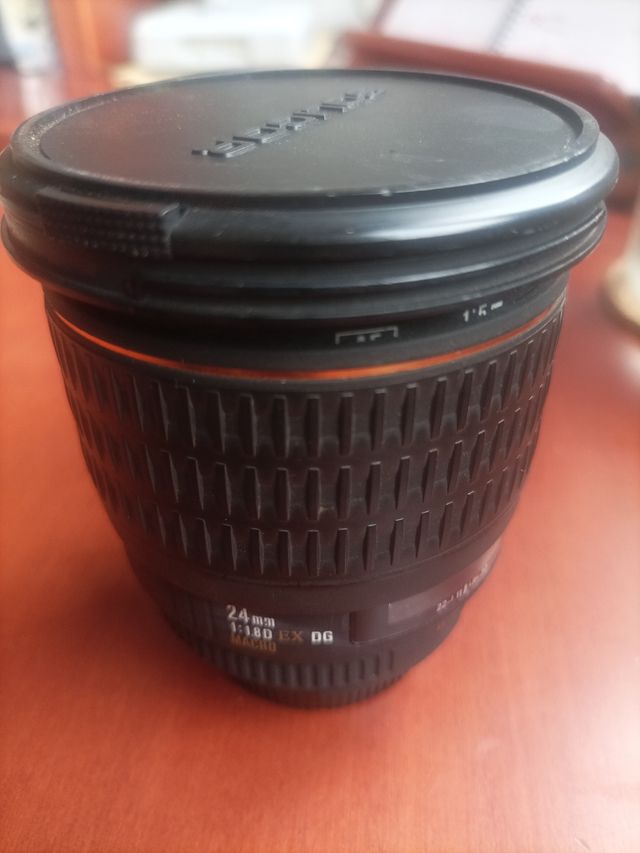 Sigma 24mm 1.8D EX Macro