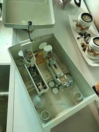 Caja corriente exterior con fusibles