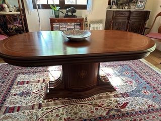 Mesa de comedor y sillas