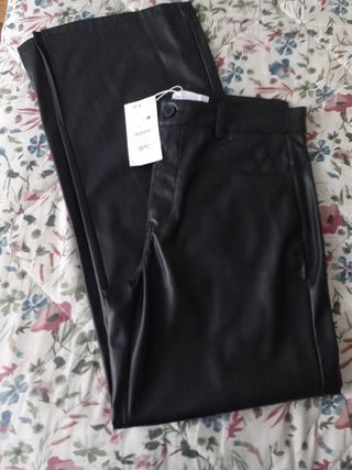 Pantalón negro cuero