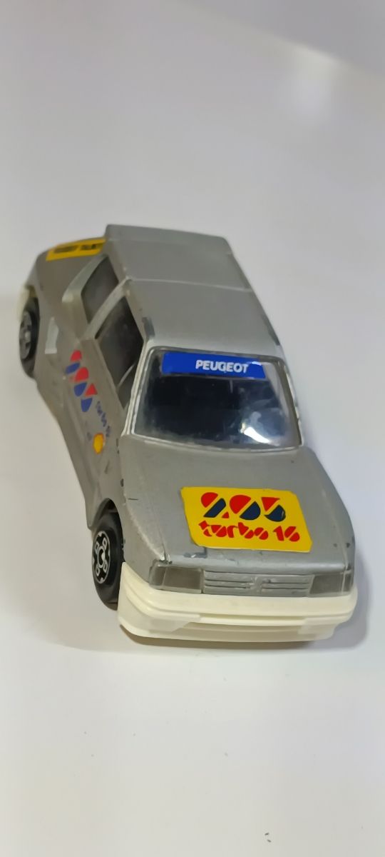 PEUGEOT 205 TURBO 1/43 BURAGO