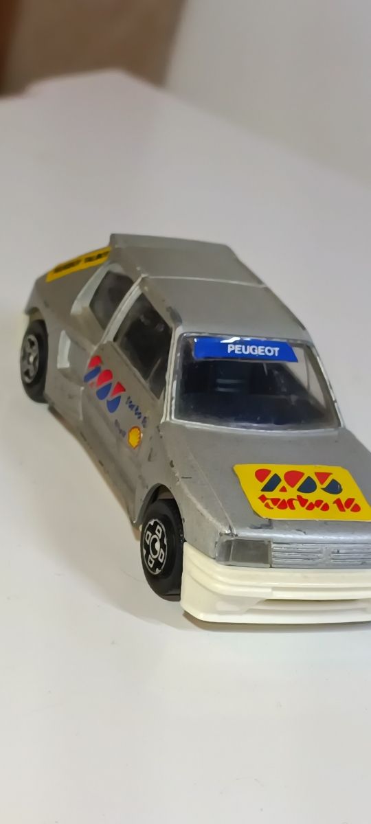 PEUGEOT 205 TURBO 1/43 BURAGO