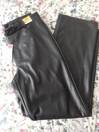 Pantalón negro cuero 