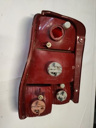 ✅PILOTO TRASERO DERECHO KIA CARNIVAL '03