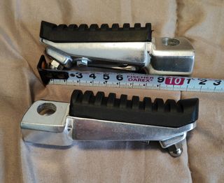 Reposapiés estriberas para motocicleta.