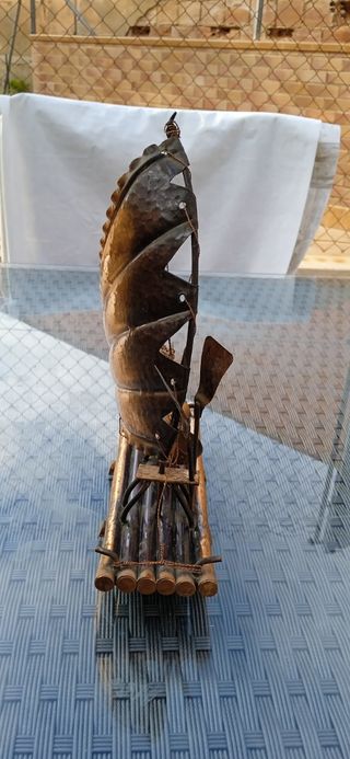 Esculturas de veleros brasileños de cobre.