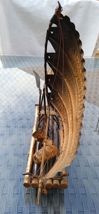 Esculturas de veleros brasileños de cobre.