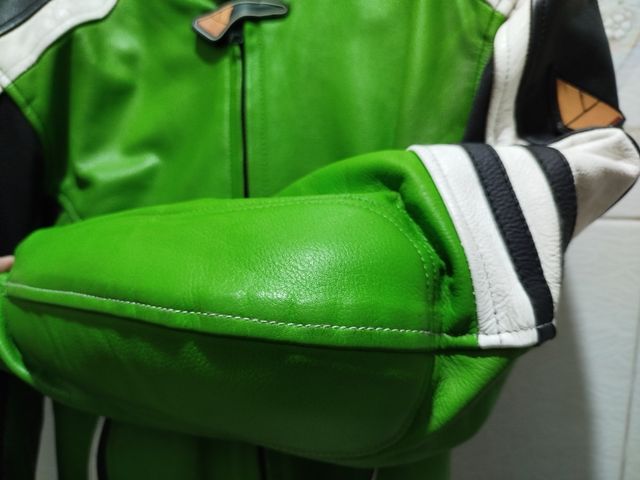 CHAQUETA DE MOTO CON JOROBA PIEL