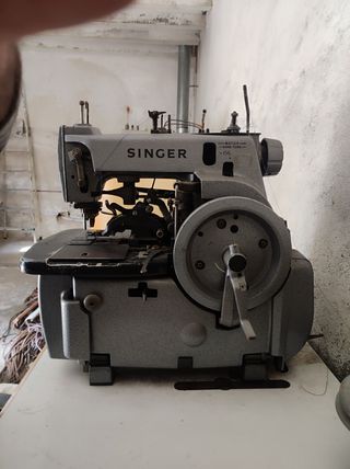 Maquina industrial de ojales singer