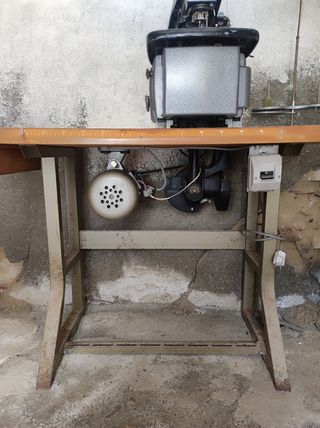 Maquina industrial de ojales singer
