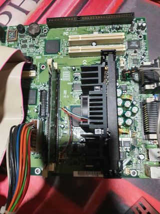 Placa base retro Toshiba y procesador 