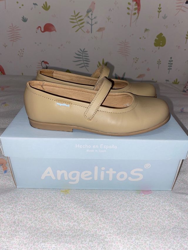 Zapato de piel niña color camel.