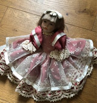 Bambola ceramica ilaria tris di re capodimonte