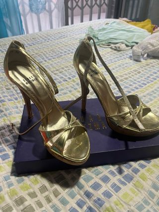 Zapatos dorados 36 stuart weitzman