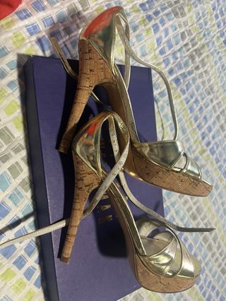 Zapatos dorados 36 stuart weitzman
