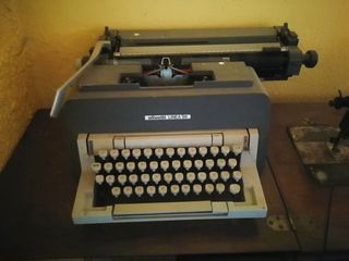 Maquina de escribir Oliveti