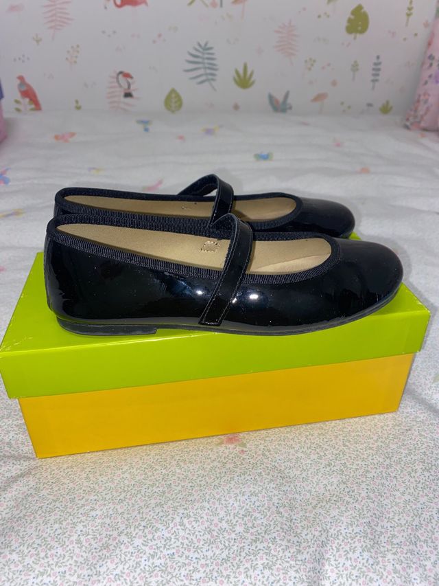 Zapato charol negro niña