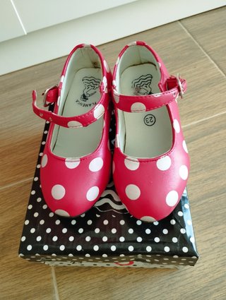 Vestido gitana 2-3 años y zapatos del número 23.