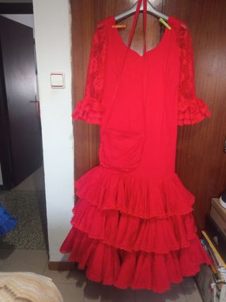 Traje de flamenca rojo. Talla 42.(Oferta)