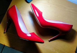 Scarpe rosso fuoco con tacco