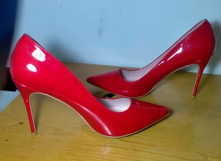 Scarpe rosso fuoco con tacco