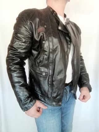 Motera biker cuero auténtico M Medidas indicadas. 