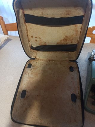 Máquina de escribir. Olivetti pluma 22