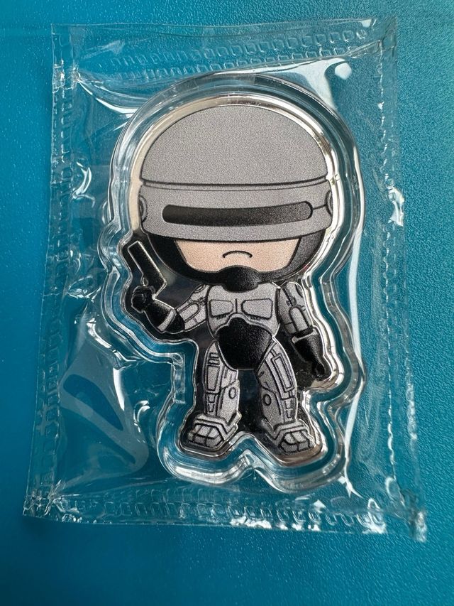 Onza a color de plata 999 de robocop 2024