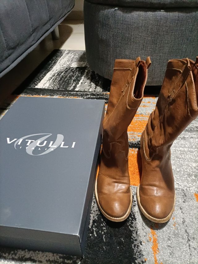 Stivali in pelle colore cuoio vitulli