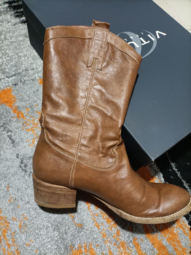 Stivali in pelle colore cuoio vitulli