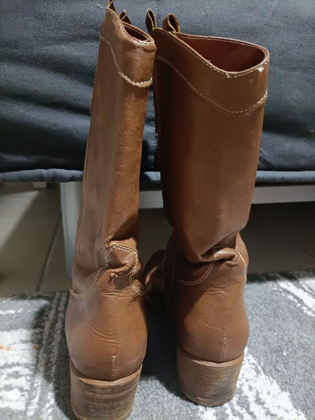 Stivali in pelle colore cuoio vitulli