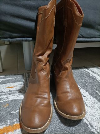 Stivali in pelle colore cuoio vitulli