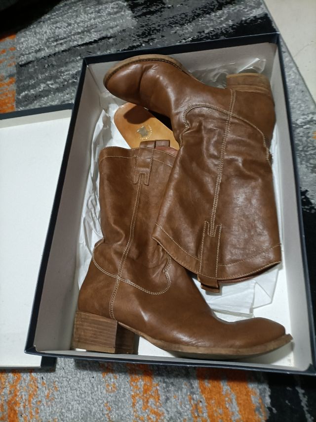 Stivali in pelle colore cuoio vitulli