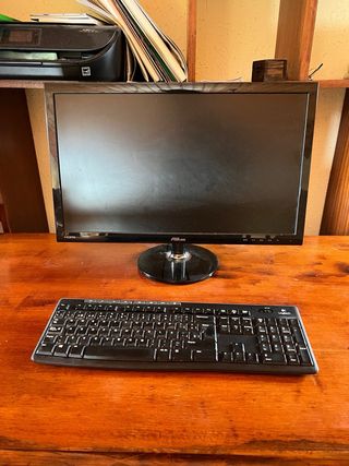 Pantalla ordenador asus y teclado inalambrico