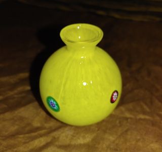 Vasetto di vetro giallo con murrine