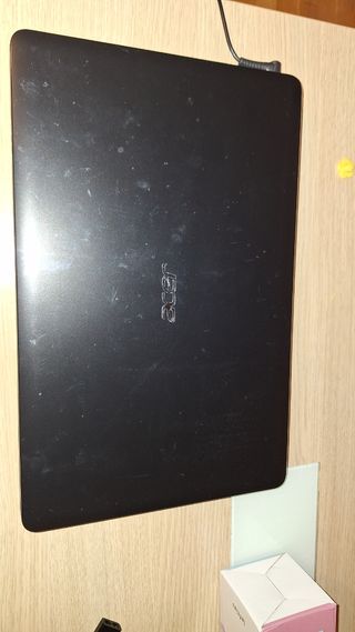 Portátil Acer E1-571