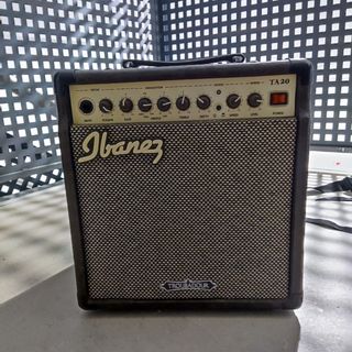 Amplificador Ibanez.