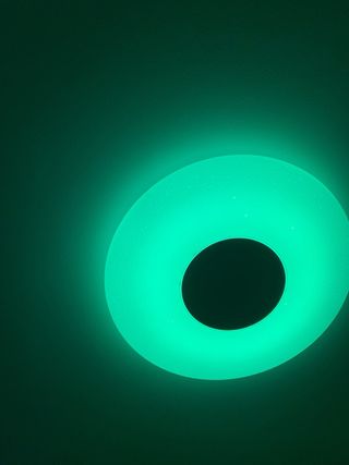 Lampara techo con altavoz