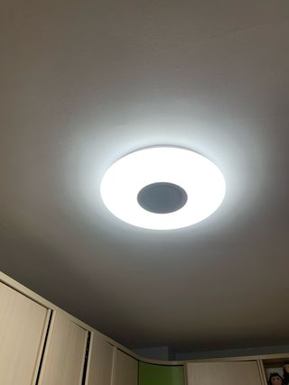 Lampara techo con altavoz