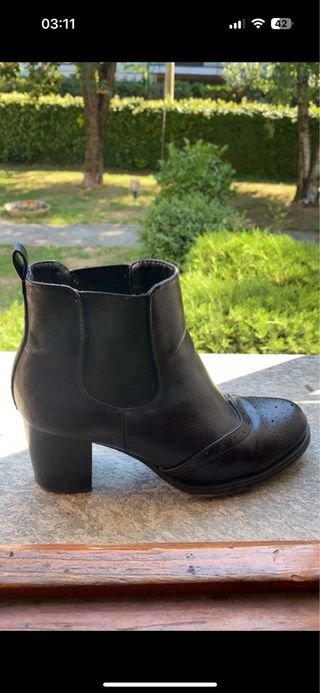 Stivaletti neri con tacco