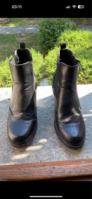 Stivaletti neri con tacco