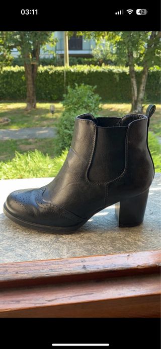 Stivaletti neri con tacco