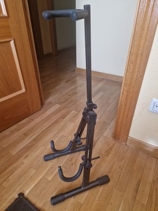 Soporte para guitarra o bajo proel