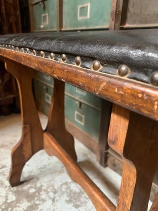 Taburete de pianista antiguo