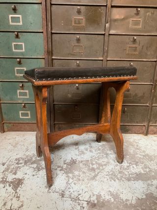 Taburete de pianista antiguo