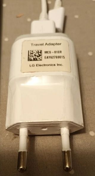 Teléfono Móvil LG K10 2017 con cargador+protector