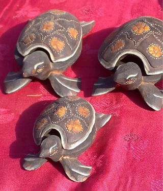 3 Tartarugas cinzeiro em madeira